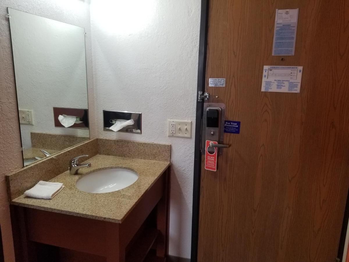 ואוסאו Reliance Inn מראה חיצוני תמונה